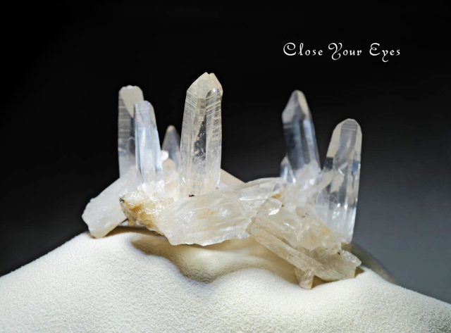 ヒマラヤ・クルバレー産水晶クラスター 25 天然石パワーストーン