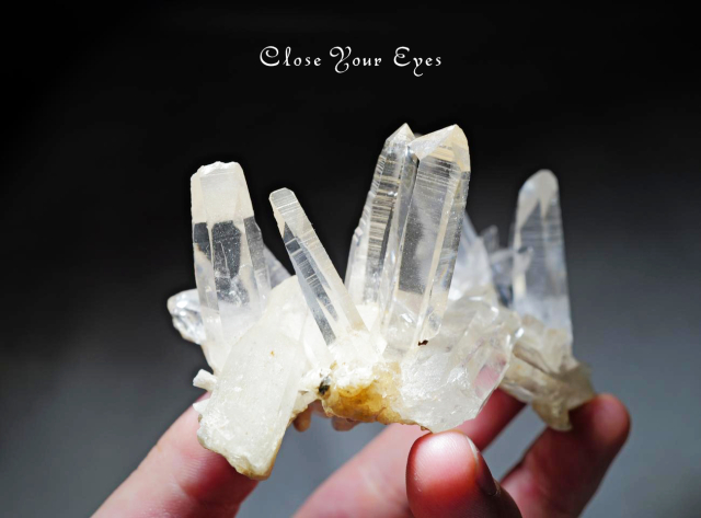 ヒマラヤ・クルバレー産水晶クラスター 25