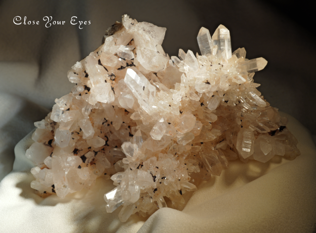 ヒマラヤ・クルバレー産水晶クラスター　３８