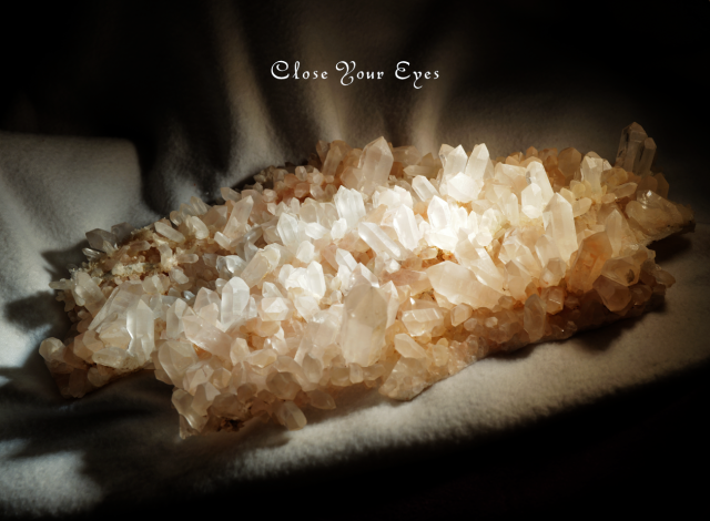 ヒマラヤ・クルバレー産水晶クラスター　４０