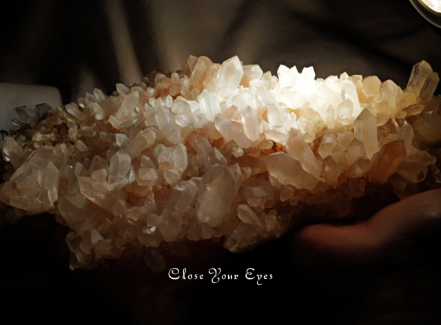 ヒマラヤ・クルバレー産水晶クラスター　４０