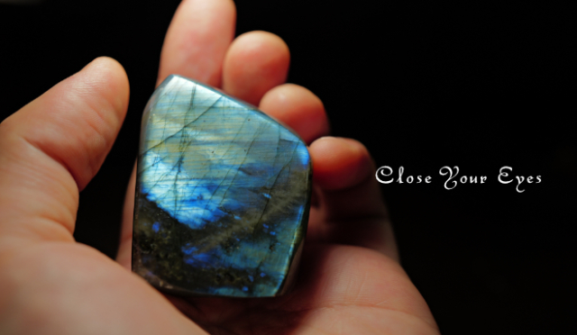 マダガスカル産　ラブラドライト　底面カット　１９