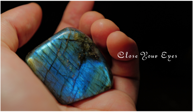 マダガスカル産 ラブラドライト 底面カット 23