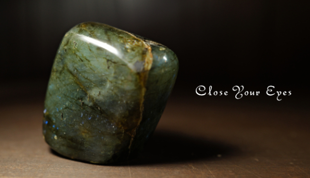 マダガスカル産 ラブラドライト 底面カット 23