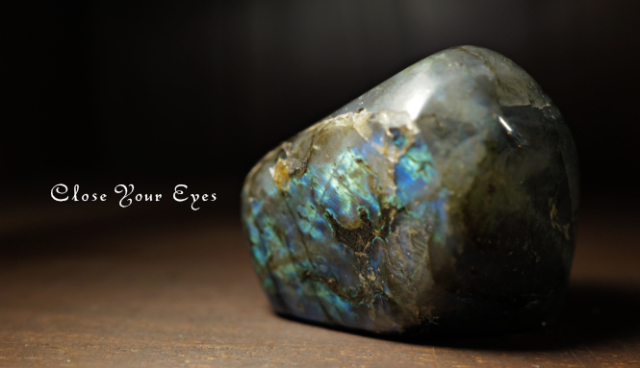 マダガスカル産 ラブラドライト 底面カット 26