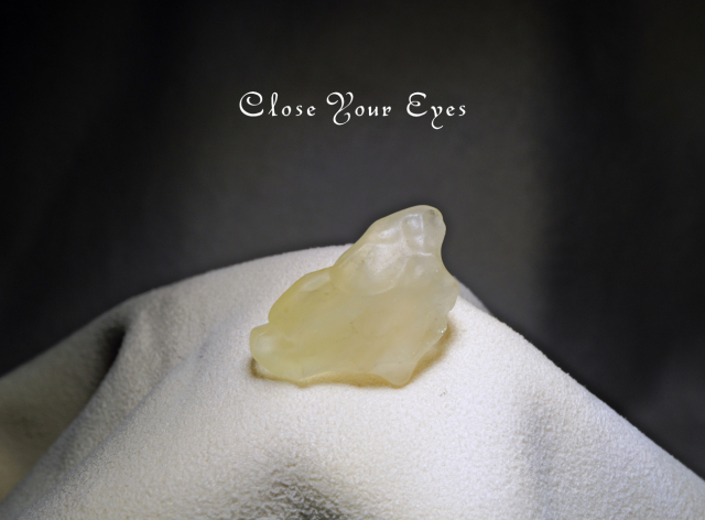 リビアンガラス　原石　０３