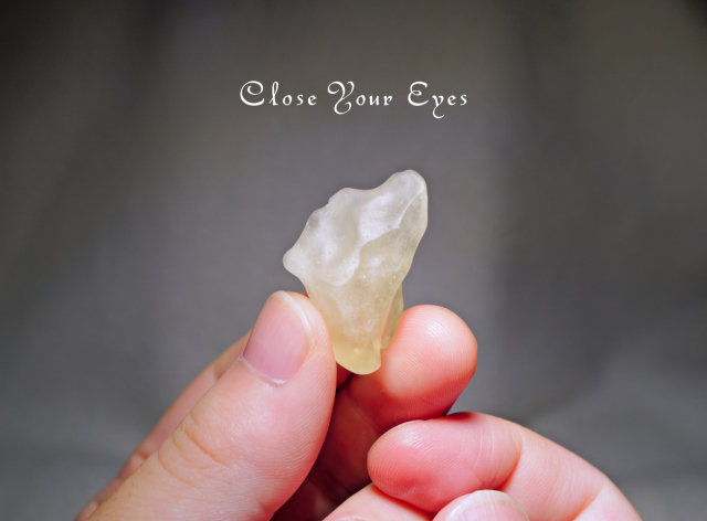 リビアンガラス　原石　０３