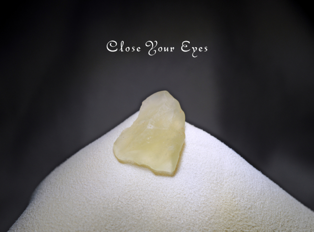 リビアンガラス 原石 04