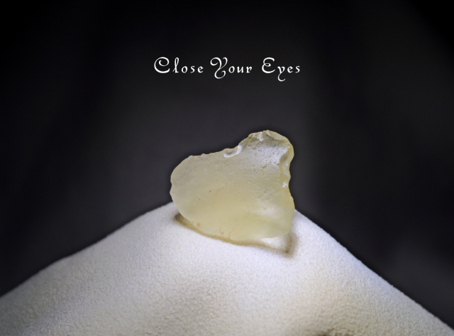 リビアンガラス 原石 04