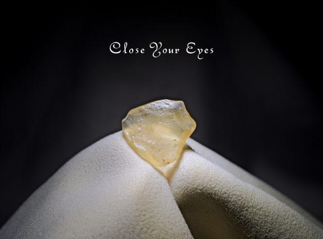 リビアンガラス　原石　０５