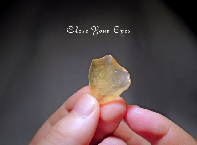 リビアンガラス　原石　０５