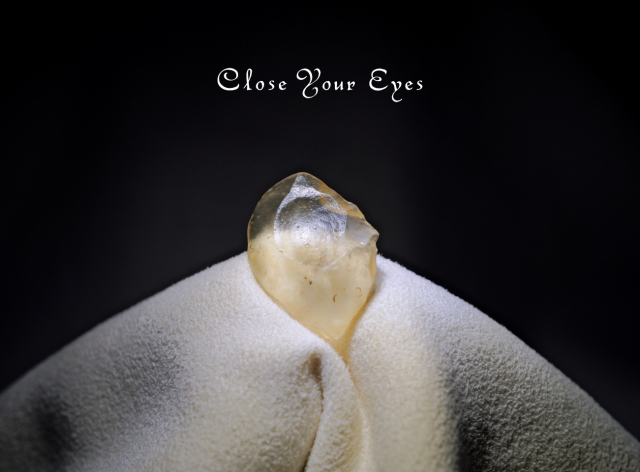 リビアンガラス　原石　０６