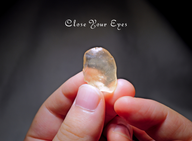 リビアンガラス　原石　０６