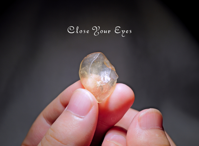 リビアンガラス　原石　０６