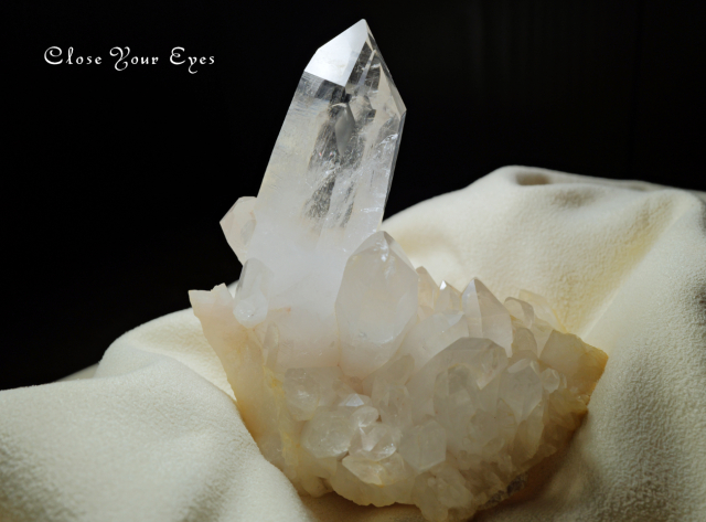 ヒマラヤ・マニカラン産水晶クラスター　７６