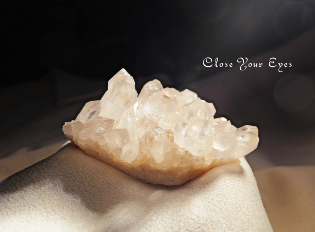 ヒマラヤ・マニカラン産水晶クラスター　８１