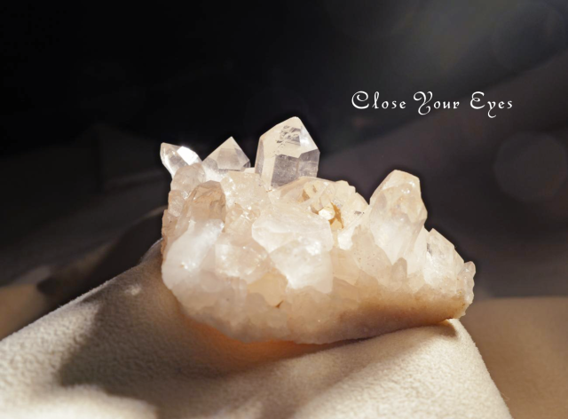 ヒマラヤ・マニカラン産水晶クラスター　８１