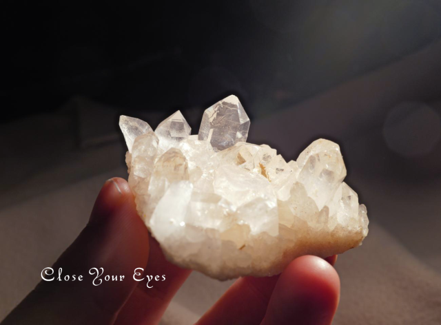 ヒマラヤ・マニカラン産水晶クラスター　８１