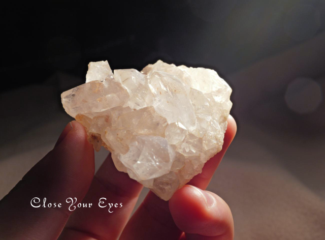 ヒマラヤ・マニカラン産水晶クラスター　８２