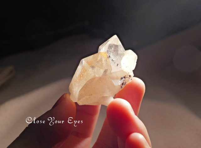 ヒマラヤ・マニカラン産水晶クラスター　８３