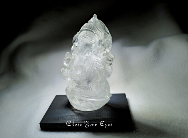 レアな石達　ガネーシュヒマール産水晶　彫り物　ガネーシャ像　０９