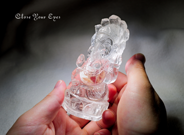 レアな石達　ガネーシュヒマール産水晶　彫り物　ガネーシャ像　１０