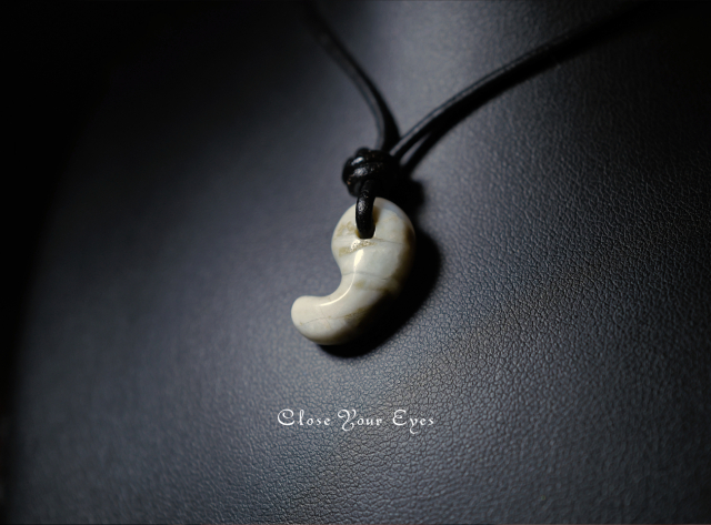 勾玉　０２　糸魚川翡翠