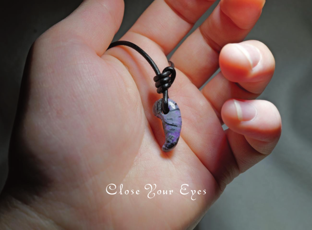 スギライト　勾玉　０１