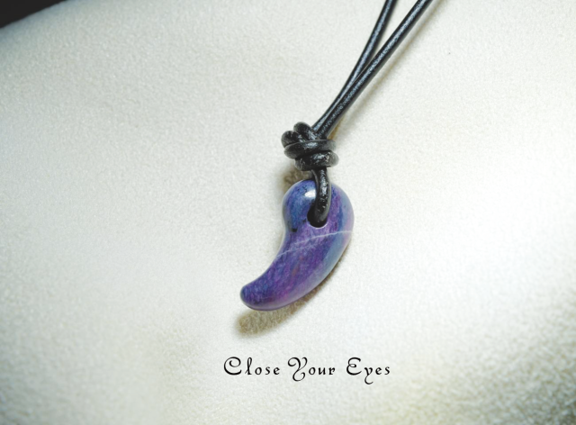 スギライト　勾玉　０３