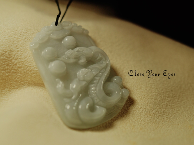 『蛇のお護り』白翡翠 03