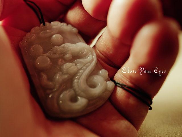 『蛇のお護り』白翡翠 03