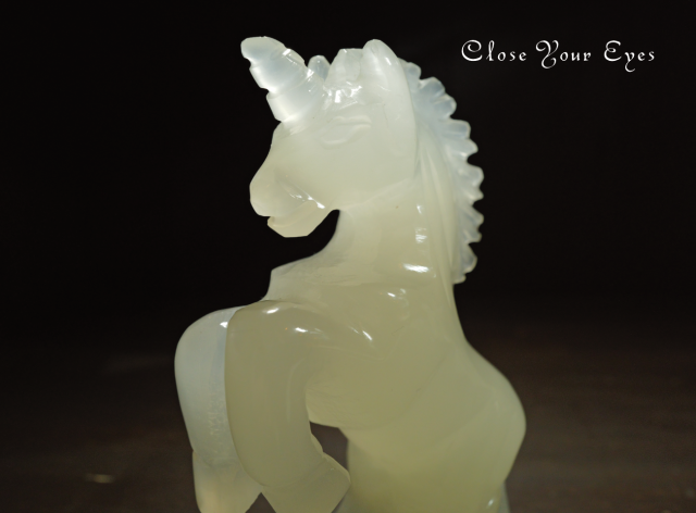 メノウ彫り物・ユニコーン　０１