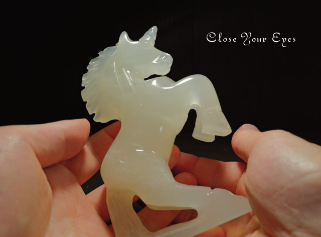 メノウ彫り物・ユニコーン　０１