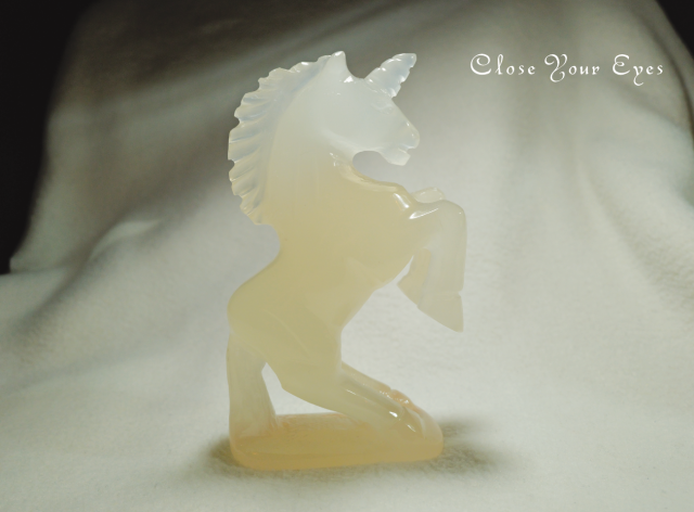 メノウ彫り物・ユニコーン 02 天然石パワーストーン 京都