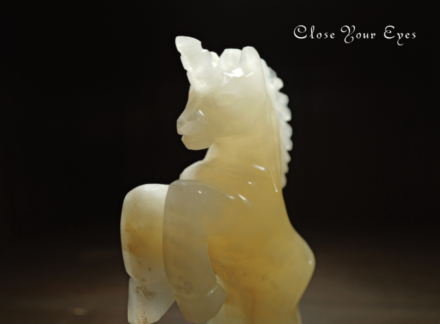 メノウ彫り物・ユニコーン　０３