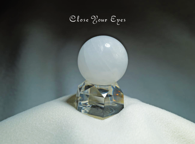 オーストラリアン・スノークォーツ　30ｍｍ　丸玉　０２