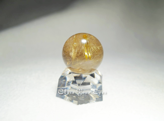 ブラジル産 金のルチルクォーツ丸玉(直径24mm) 03