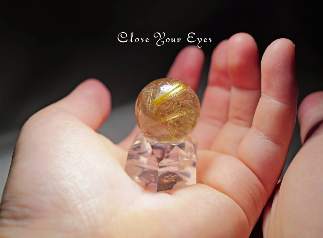 ブラジル産 金のルチルクォーツ丸玉(直径24mm) 03