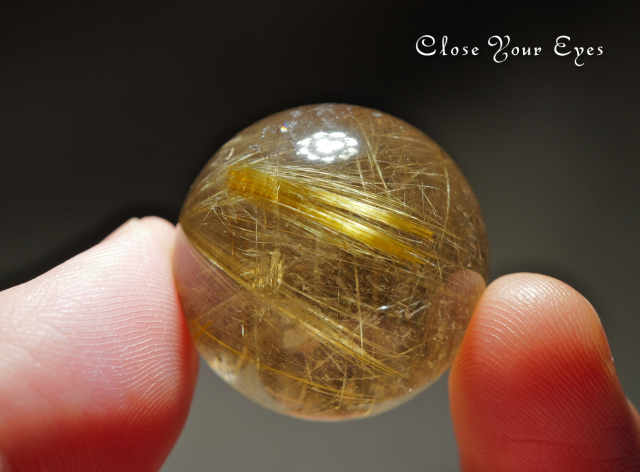 ブラジル産 金のルチルクォーツ丸玉(直径24mm) 03