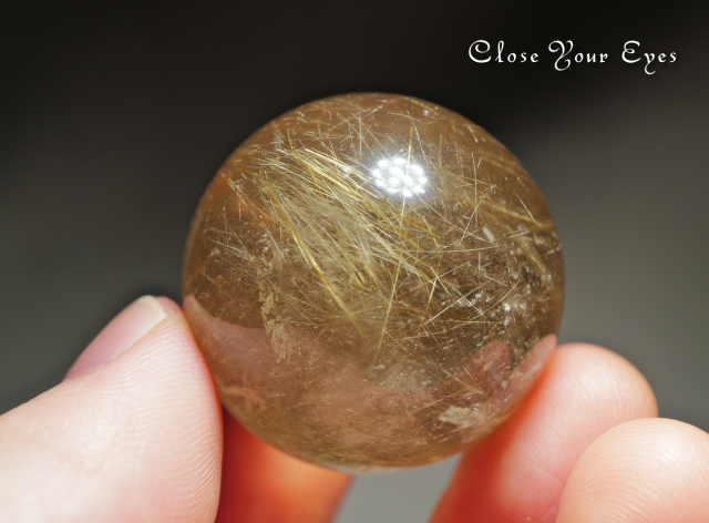 ブラジル産 金のルチルクォーツ丸玉(直径30mm) 04