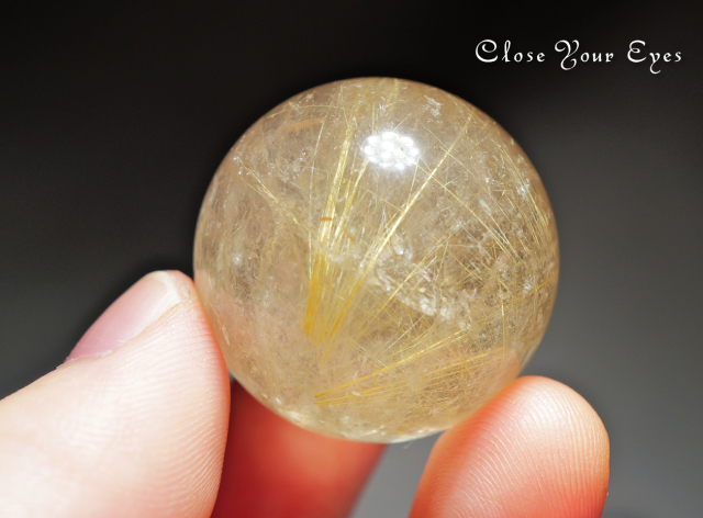 ブラジル産 金のルチルクォーツ丸玉(直径28mm) 06