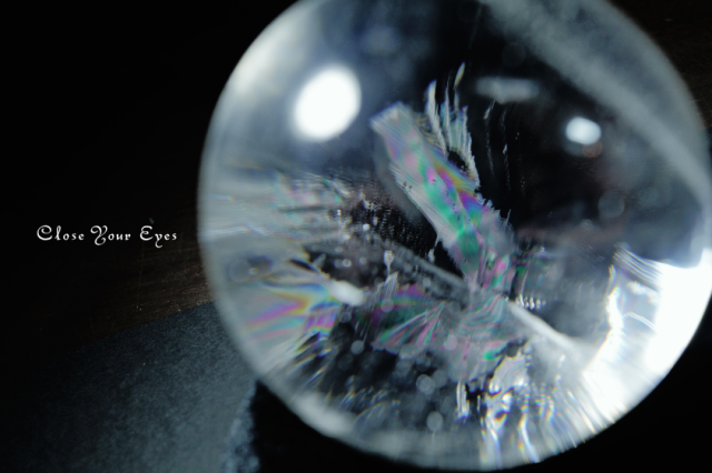 レインボー水晶　74mm　丸玉　０１