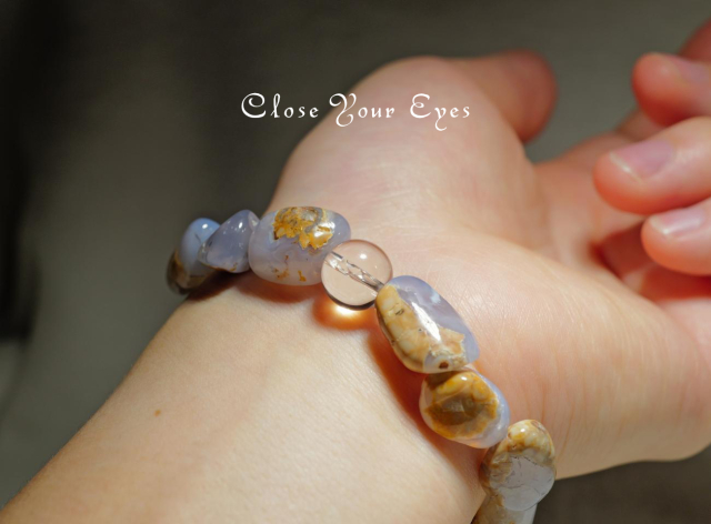 エナジーラフブレス　母岩付きブルーカルセドニー　０１　オンリーワンブレス