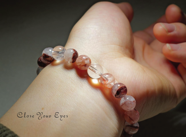 ８ｍｍエナジーブレス　レッドマニカラン水晶　０１　オンリーワンブレス