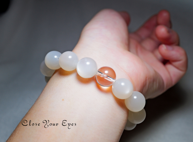 １２ｍｍエナジーブレス　ホワイトムーンストーン　オンリーワンブレス