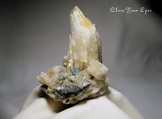 モロッコ産　バライトwithカルサイト　レアな石達