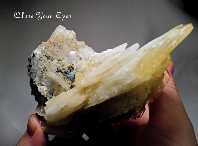 モロッコ産　バライトwithカルサイト　レアな石達