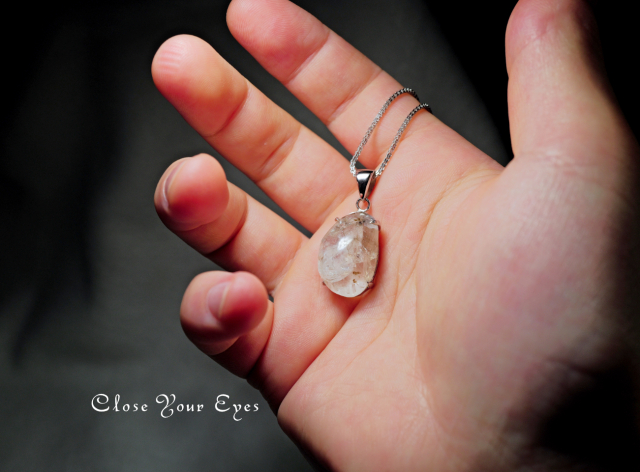 レアな石達　希少・レインボーフェナカイト　シルバーペンダント