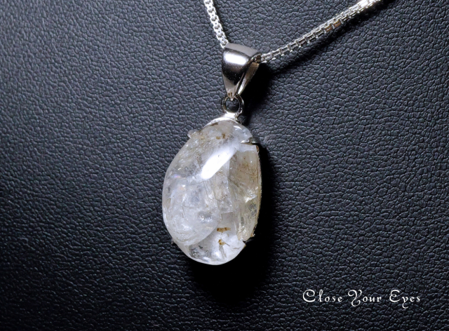 レアな石達　希少・レインボーフェナカイト　シルバーペンダント