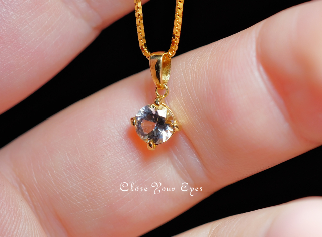 レアな石達　高品質フェナカイト　ペンダント